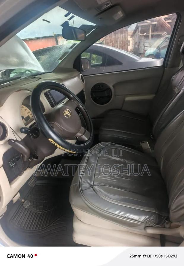 Toyota Passo 2011 Silver
