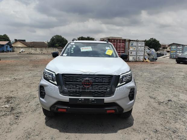 New Nissan Navara 2025 Silver