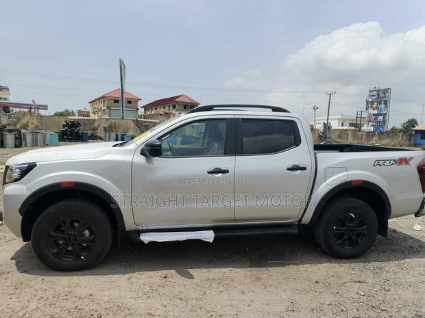 New Nissan Navara 2025 Silver