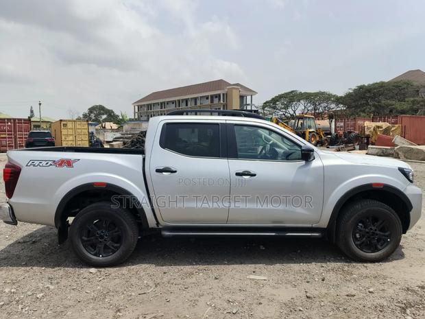 New Nissan Navara 2025 Silver