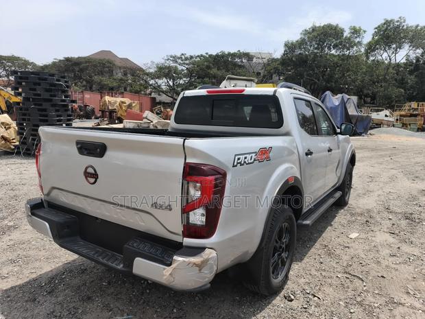New Nissan Navara 2025 Silver