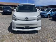 Toyota Voxy V 2WD 8-Seater 2012 White for sale