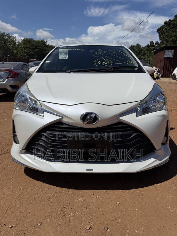 Toyota Vitz 1.3 FWD 5dr 2017 Off white