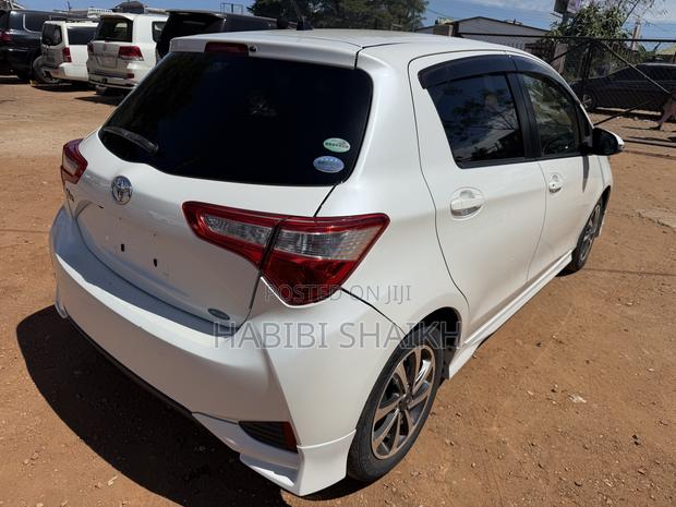 Toyota Vitz 1.3 FWD 5dr 2017 Off white