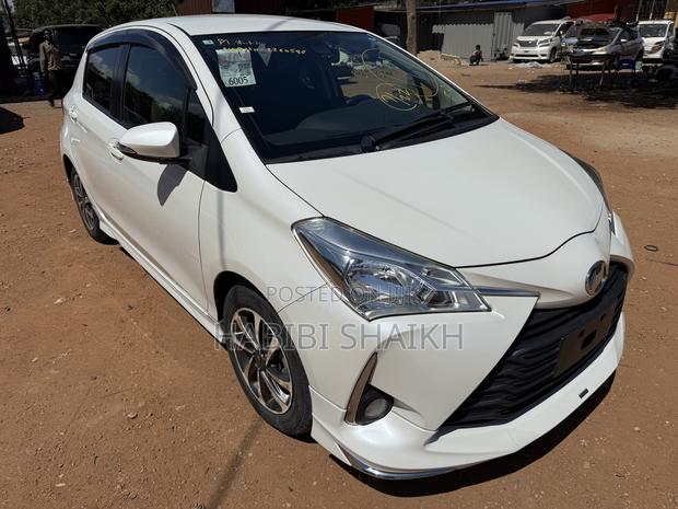 Toyota Vitz 1.3 FWD 5dr 2017 Off white