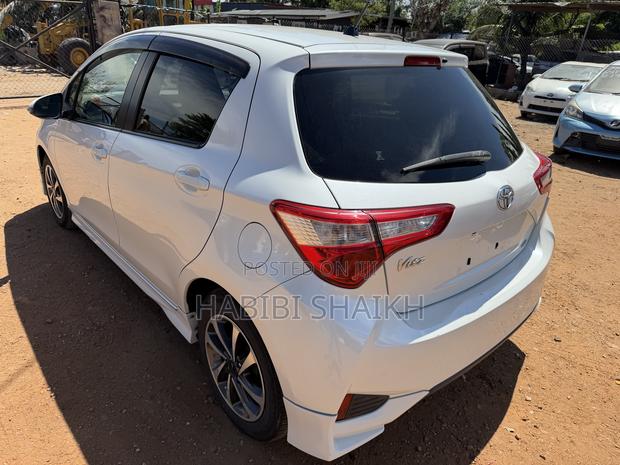 Toyota Vitz 1.3 FWD 5dr 2017 Off white