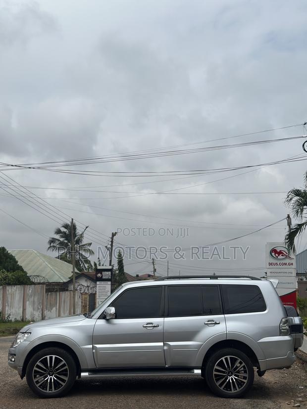 Mitsubishi Pajero V80 3.5 V6 GL/GLS 2016 Silver