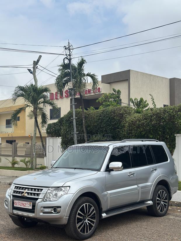 Mitsubishi Pajero V80 3.5 V6 GL/GLS 2016 Silver