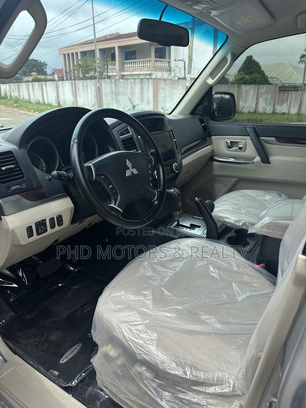 Mitsubishi Pajero V80 3.5 V6 GL/GLS 2016 Silver