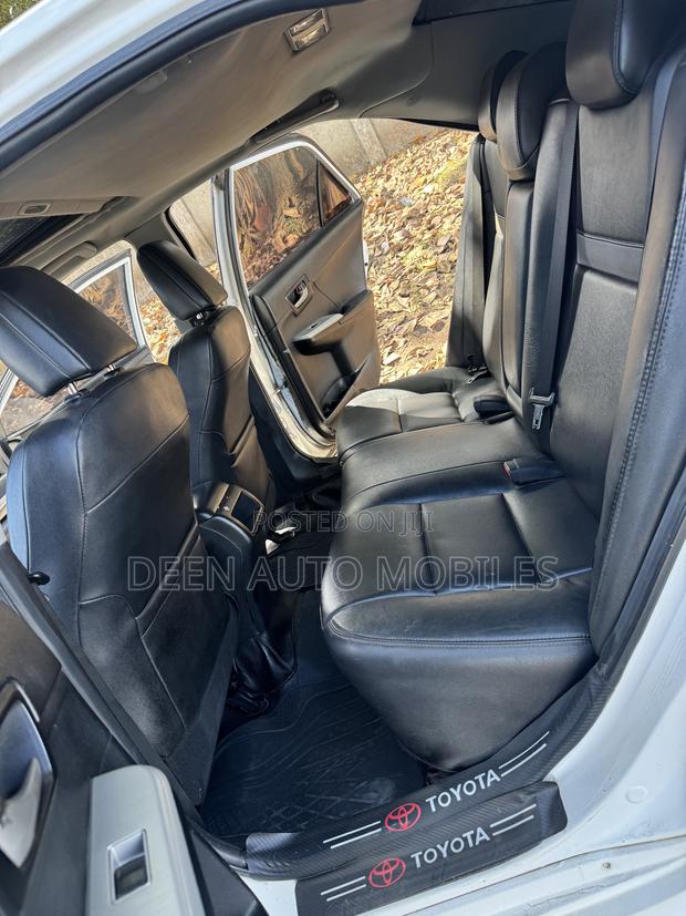 Toyota Camry SE 4dr Sedan (2.5L 4cyl 6A) 2014 White