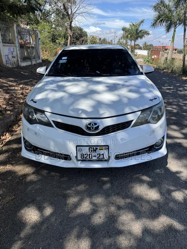 Toyota Camry SE 4dr Sedan (2.5L 4cyl 6A) 2014 White