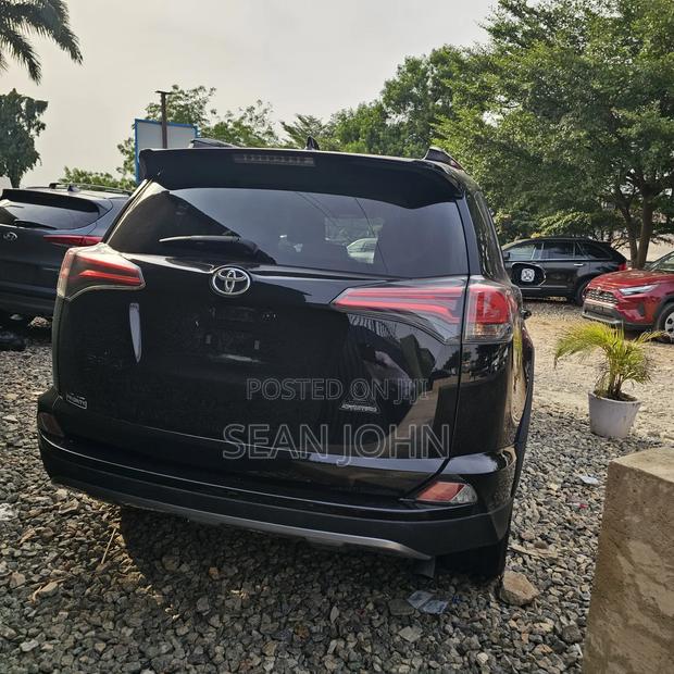 Toyota RAV4 SE 4dr SUV AWD (2.5L 4cyl 6A) 2018 Black