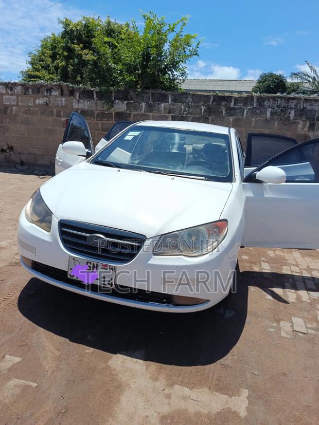 Hyundai Elantra 2010 White
