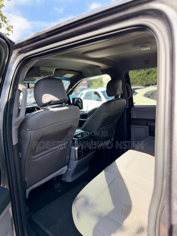 Ford F-150 Lariat 4x2 SuperCrew Cab Styleside 5.5 ft. box 145 in. WB