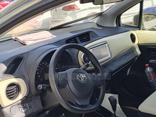 Toyota Vitz 2012 Gray