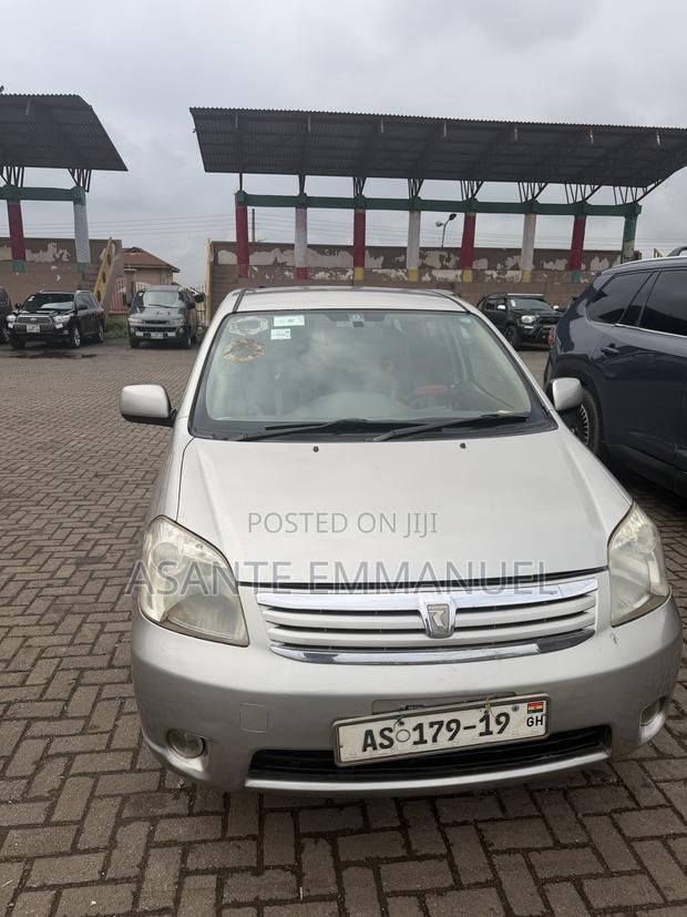 Toyota Raum 1.5 FWD 2010 Silver
