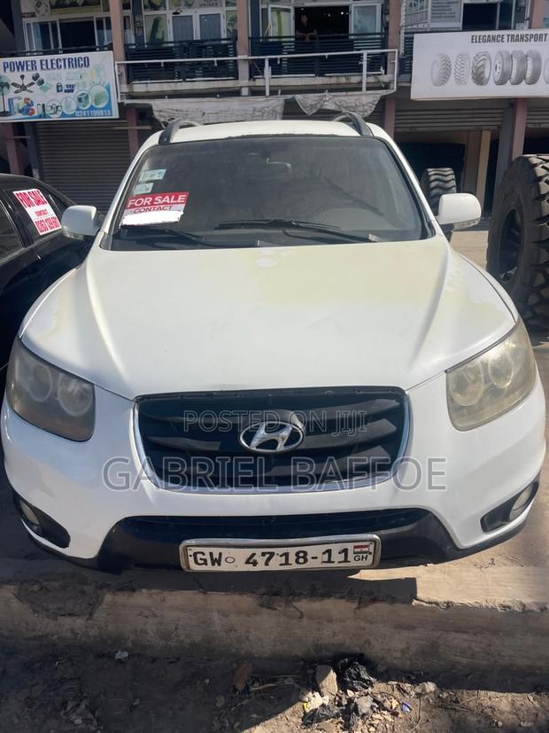 Hyundai Santa Fe 2011 White