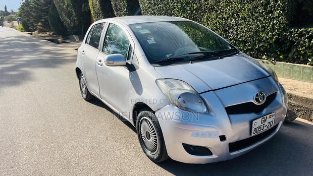 Toyota Vitz 1.0 FWD 3dr 2010 Silver