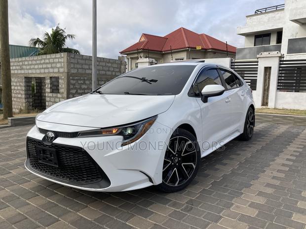 Toyota Corolla SE 2021 White