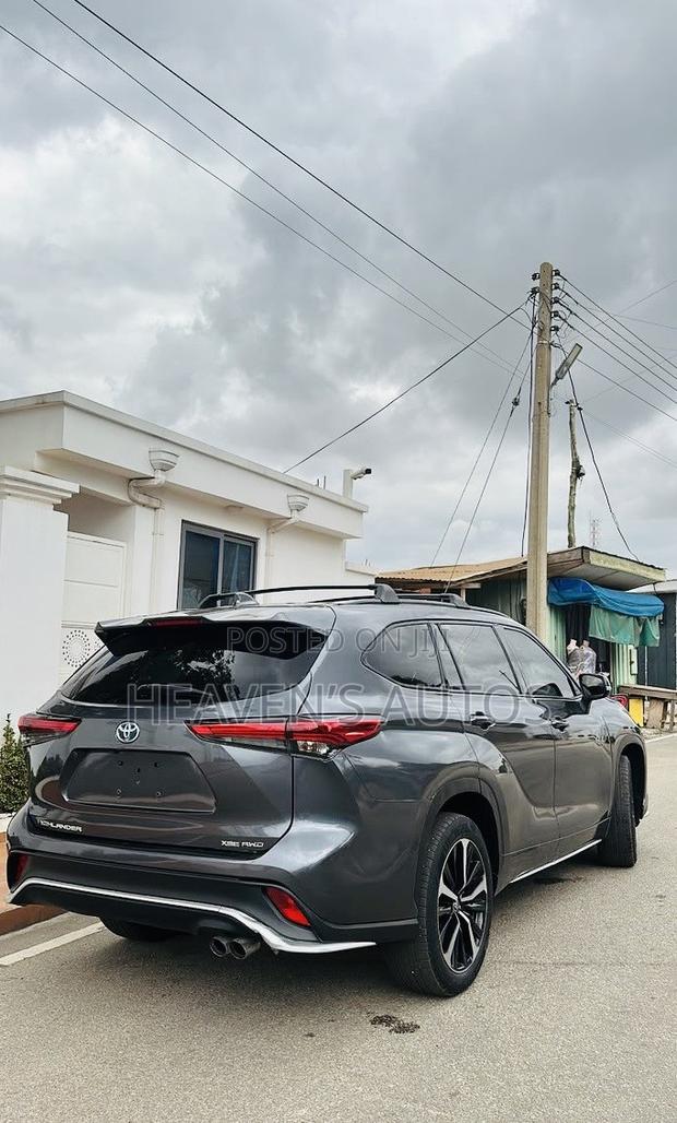 Toyota Highlander 2022 Gray