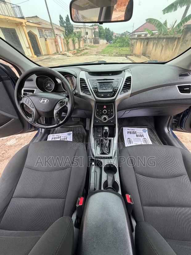 Hyundai Elantra Limited Sedan FWD (1.8L 4cyl 6A) 2016 Blue