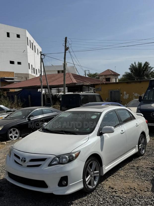Toyota Corolla S 4dr Sedan (1.8L 4cyl 4A) 2013 White