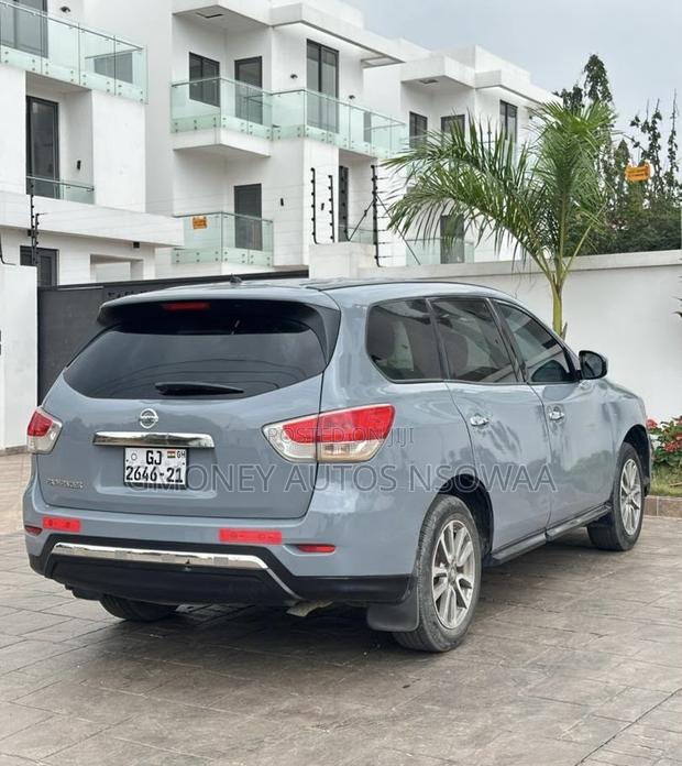 Nissan Pathfinder S 4x4 2013 Gray