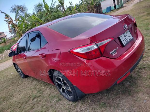 Toyota Corolla 2016 Red