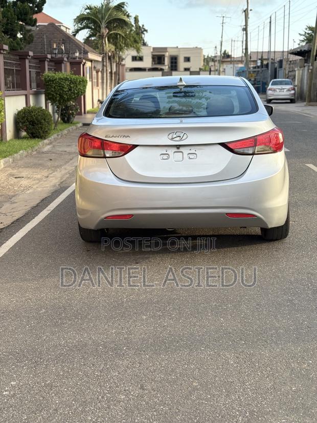 Hyundai Elantra Limited Sedan FWD (1.8L 4cyl 6A) 2013 Silver