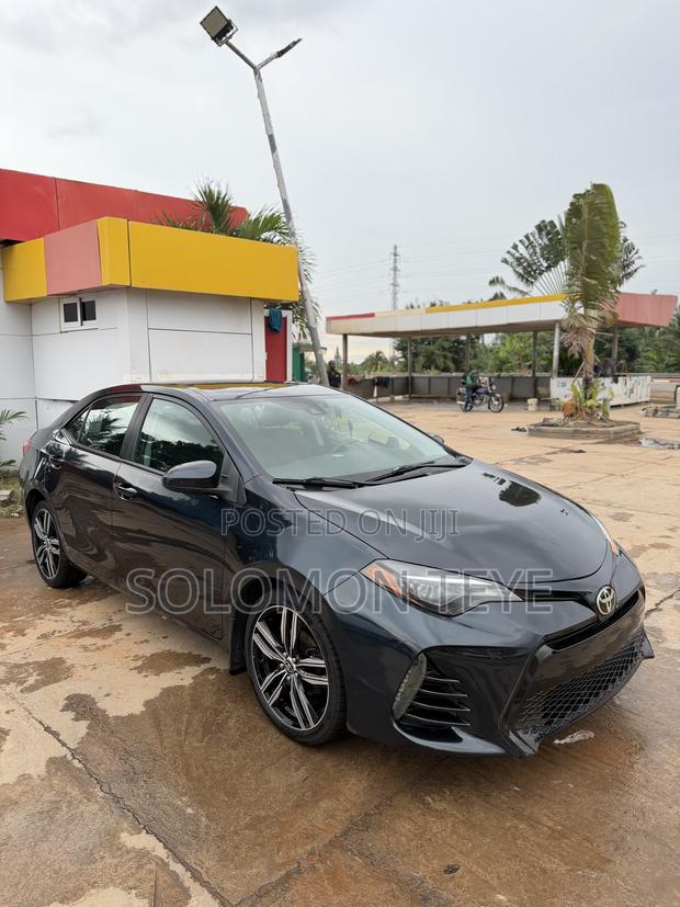 Toyota Corolla LE (1.8L 4cyl 2A) 2018 Blue