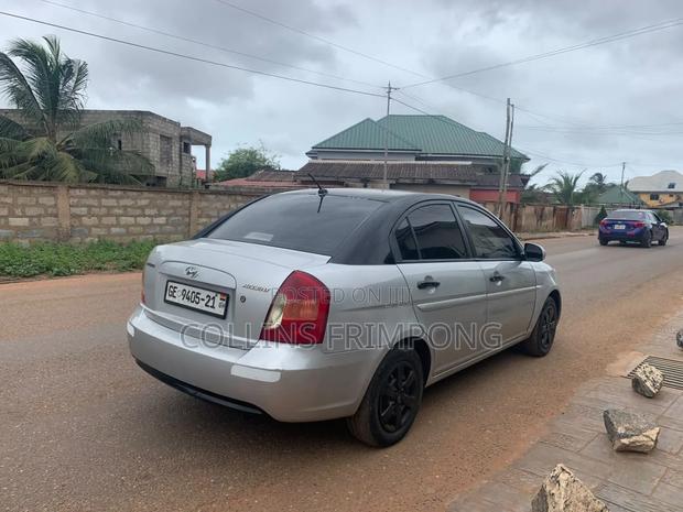 Hyundai Accent SE 2010 Silver