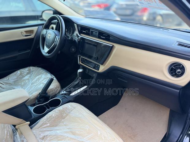 Toyota Corolla LE (1.8L 4cyl 2A) 2019 Black