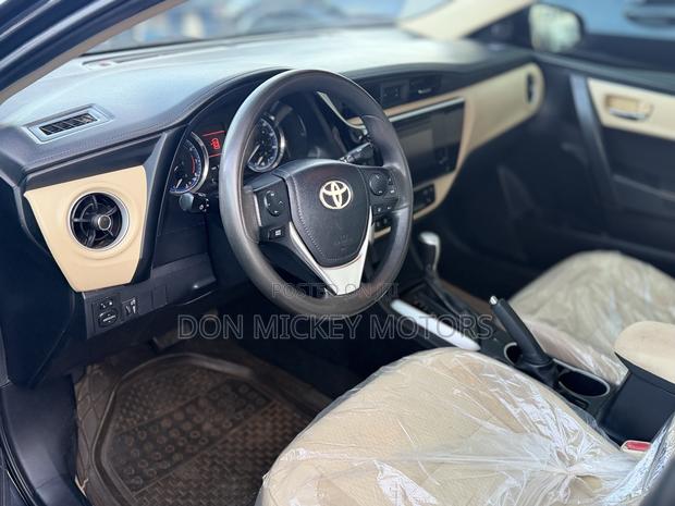 Toyota Corolla LE (1.8L 4cyl 2A) 2019 Black