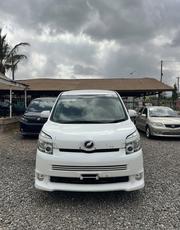 Toyota Voxy V 2WD 8-Seater 2013 White for sale