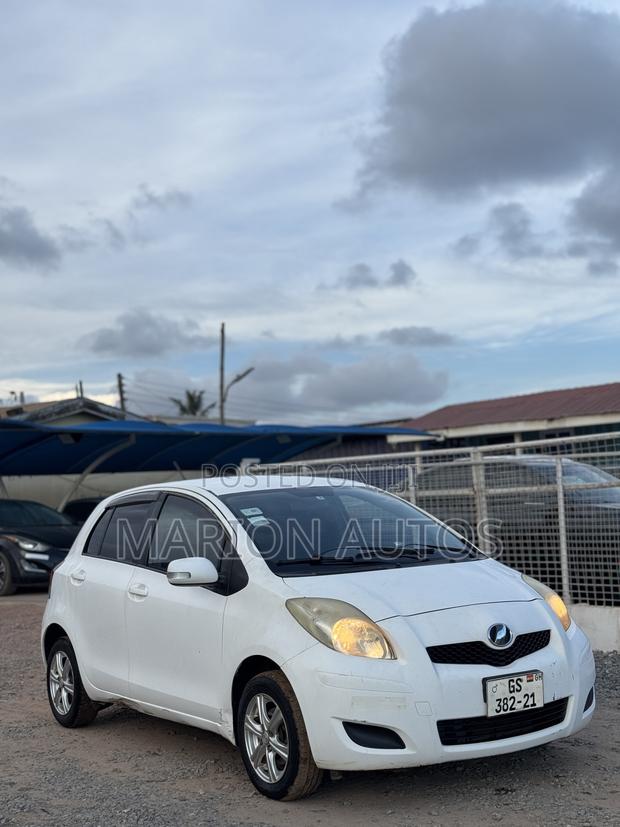 Toyota Vitz 1.3 FWD 3dr 2010 White