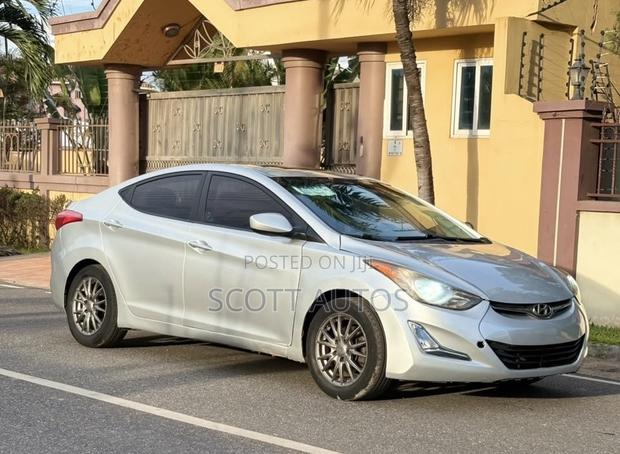 Hyundai Elantra GLS Sedan FWD (1.8L 4cyl 6M) 2013 Silver