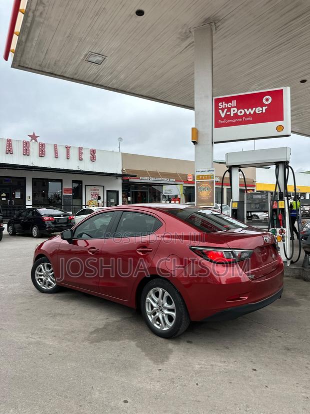 Toyota Yaris iA 1.5 FWD 2017 Red