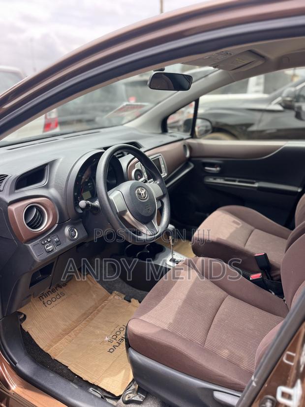 Toyota Vitz 1.3 FWD 5dr 2012 Brown