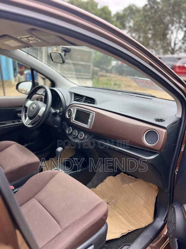 Toyota Vitz 1.3 FWD 5dr 2012 Brown