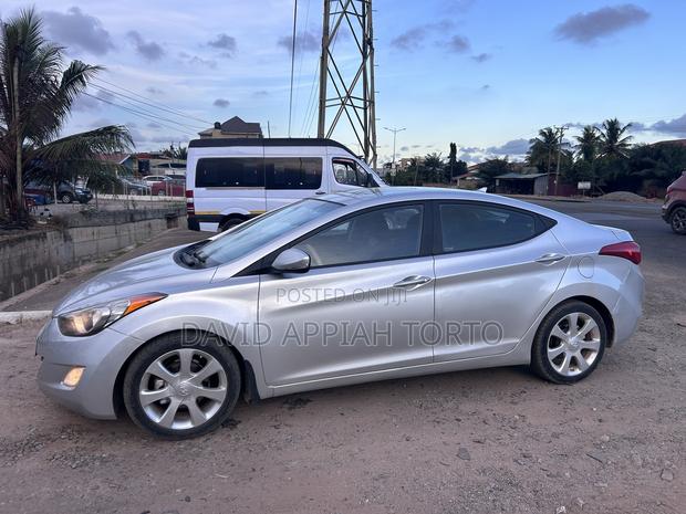 Hyundai Elantra Limited Sedan FWD (1.8L 4cyl 6A) 2013 Silver