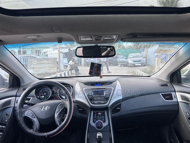 Hyundai Elantra Limited Sedan FWD (1.8L 4cyl 6A) 2013 Silver