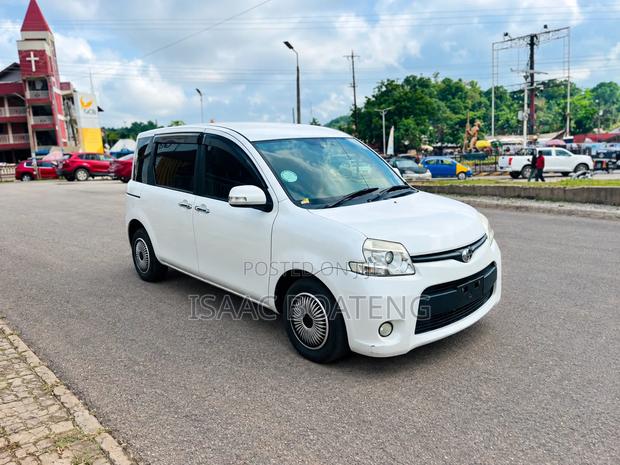 Toyota Sienta 1.5 FWD 2015 White