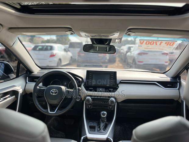 Toyota RAV4 XLE Premium FWD 2020 Silver