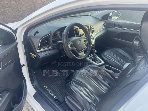 Hyundai Elantra Limited Sedan FWD (2.0L 4cyl 6A) 2017 White