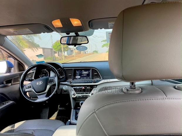 Hyundai Elantra Limited 2018 Blue