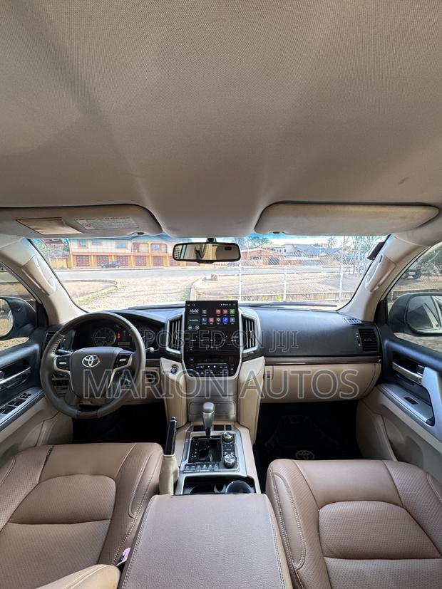 Toyota Land Cruiser 5.7 V8 2015 White