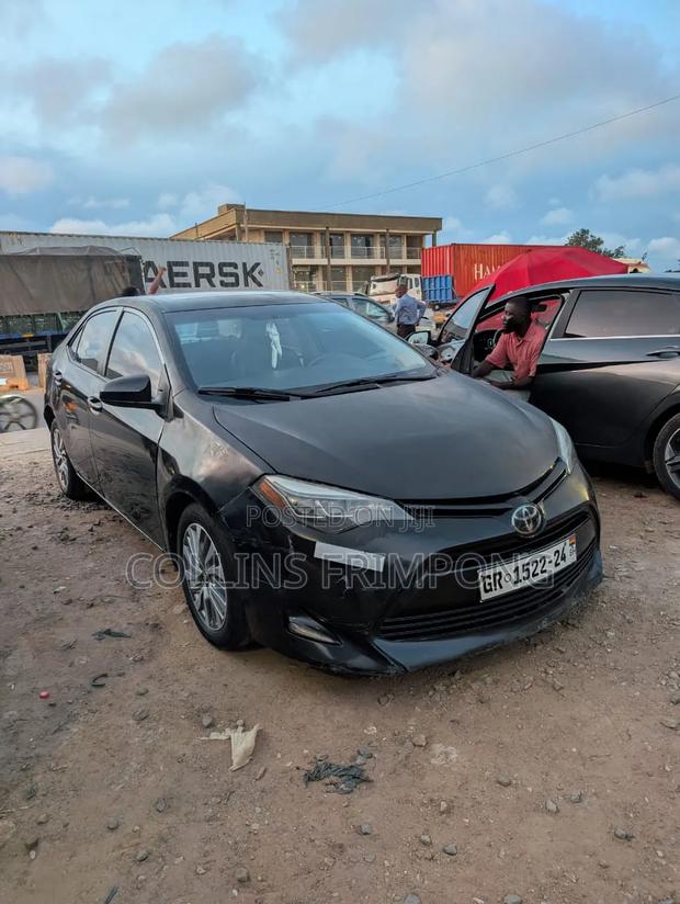 Toyota Corolla XLE (1.8L 4cyl 2A) 2018 Black