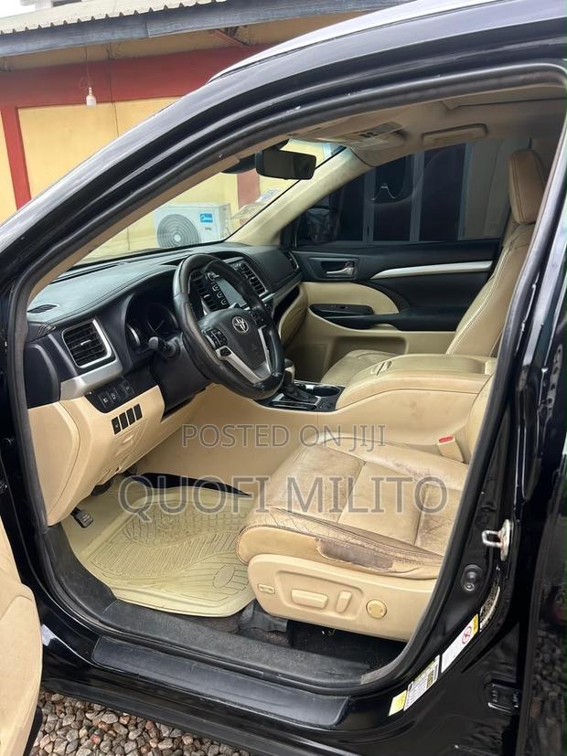 Toyota Highlander XLE 4x4 V6 (3.5L 6cyl 8A) 2018 Black
