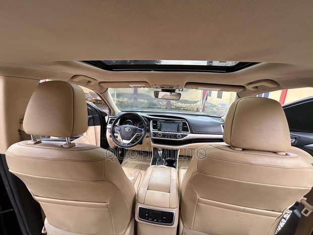 Toyota Highlander XLE 4x4 V6 (3.5L 6cyl 8A) 2018 Black