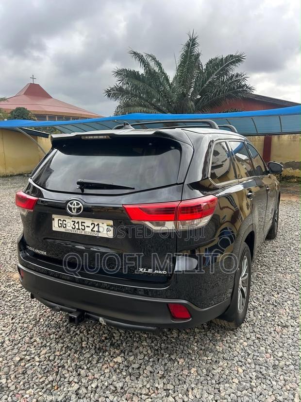 Toyota Highlander XLE 4x4 V6 (3.5L 6cyl 8A) 2018 Black